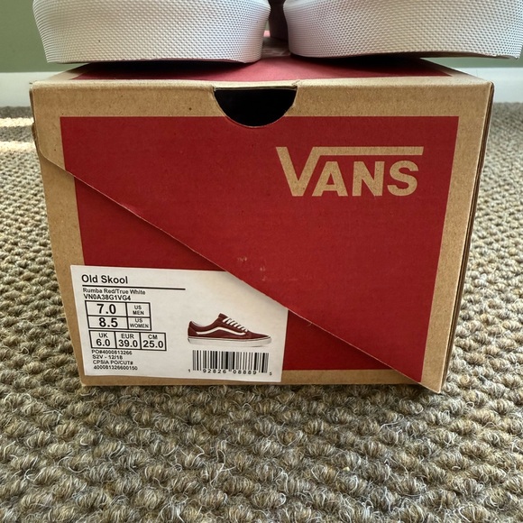 NWT Vans Old Skool Sneakers color Rumba Red Size Men’s 7/ Women’s 8.5 - Picture 2 of 4